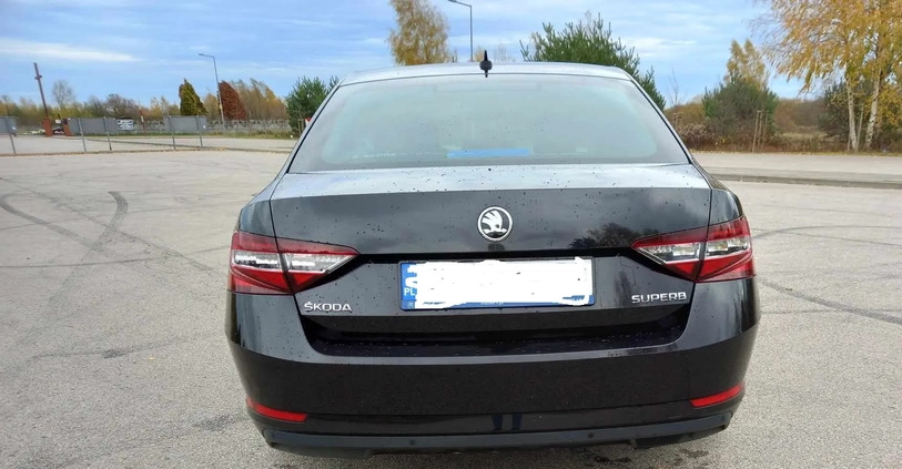 Skoda Superb cena 79900 przebieg: 155500, rok produkcji 2018 z Wołomin małe 379